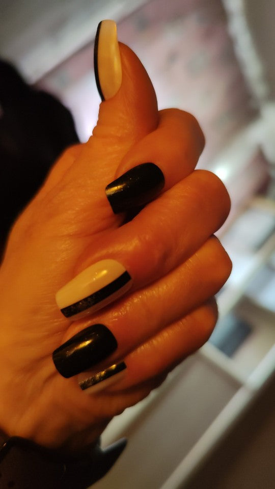 Black and White Nails Set